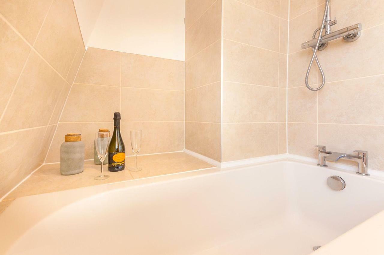 Pure B - Exceptional Views Of Tamar & Royal William Yard With Free Parking & Wifi * Plymouth