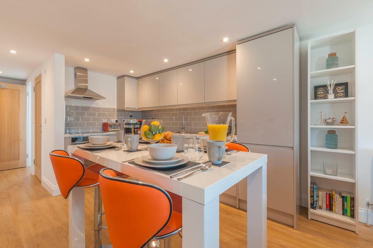 Pure B - Exceptional Views Of Tamar & Royal William Yard With Free Parking & Wifi Apartment *