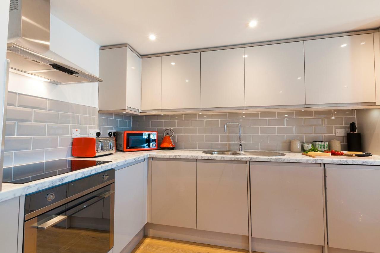 Pure B - Exceptional Views Of Tamar & Royal William Yard With Free Parking & Wifi Apartment *
